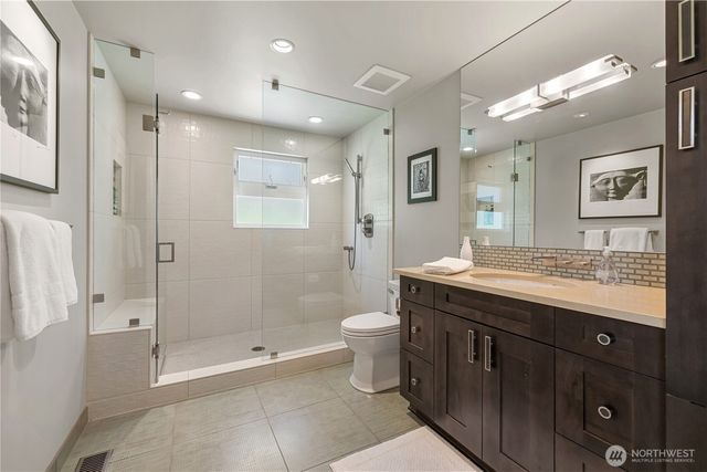 2553 Medina Circle, Medina, WA 98039