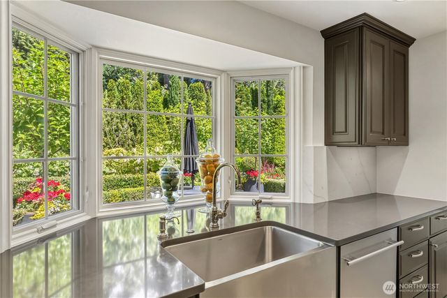 2553 Medina Circle, Medina, WA 98039