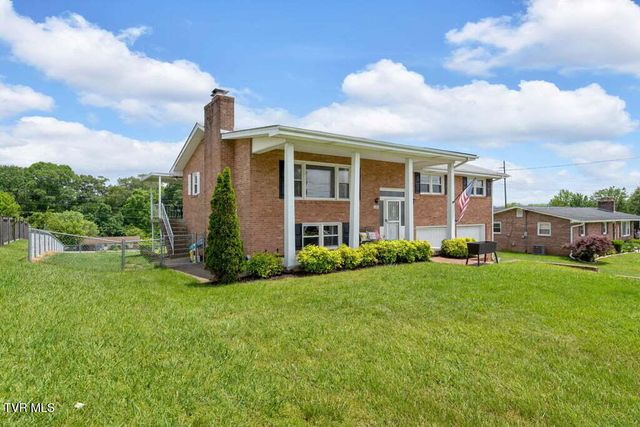 122 Brightridge Drive, Johnson City, TN 37615