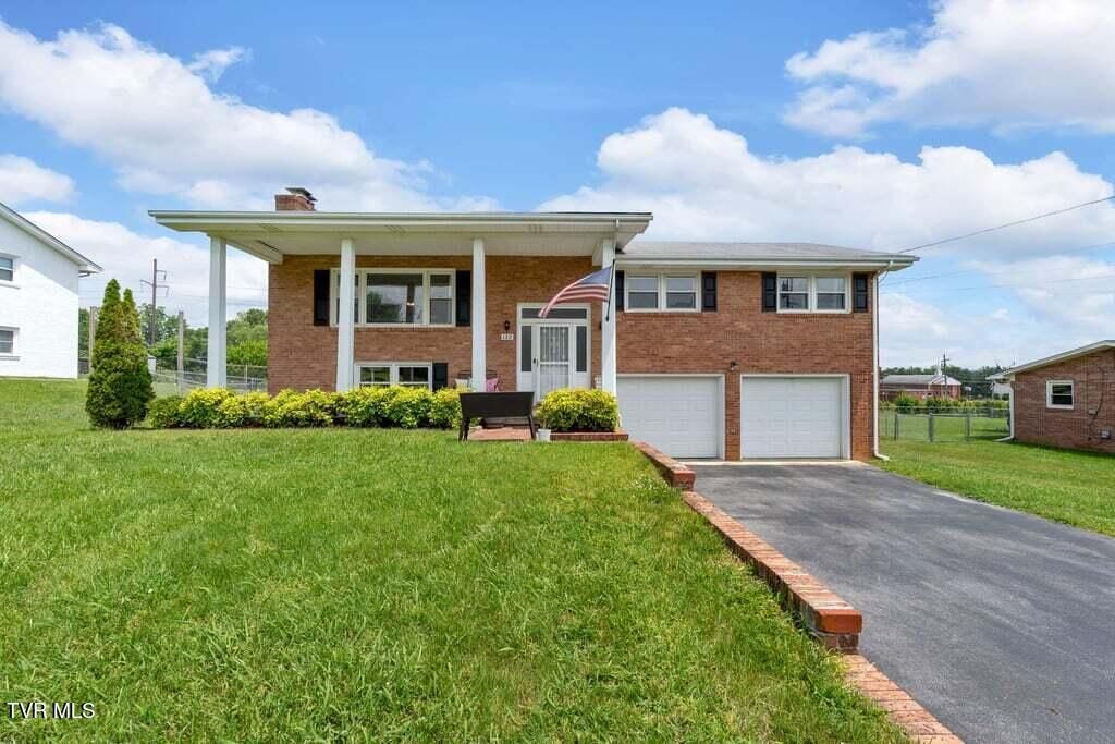122 Brightridge Drive, Johnson City, TN 37615