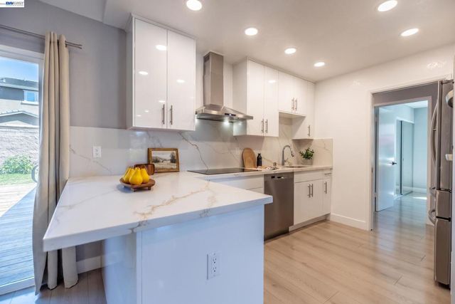 38475 Jacaranda Dr, Newark, CA 94560