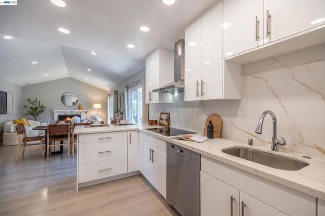38475 Jacaranda Dr, Newark, CA 94560