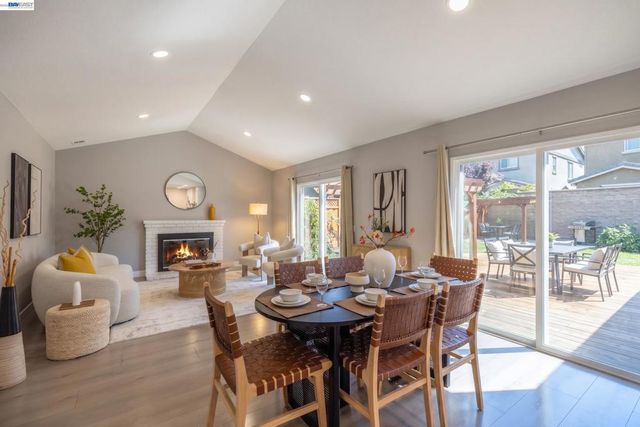38475 Jacaranda Dr, Newark, CA 94560