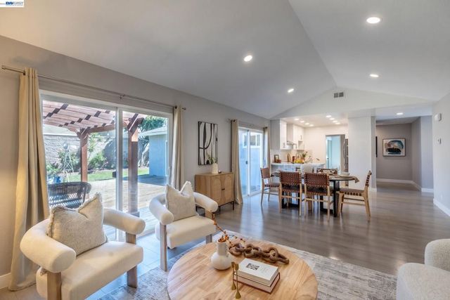 38475 Jacaranda Dr, Newark, CA 94560