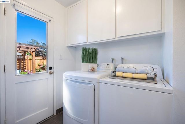 38475 Jacaranda Dr, Newark, CA 94560