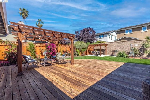 38475 Jacaranda Dr, Newark, CA 94560