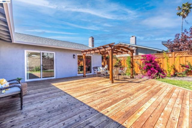 38475 Jacaranda Dr, Newark, CA 94560