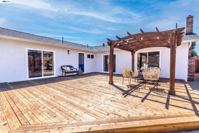 38475 Jacaranda Dr, Newark, CA 94560