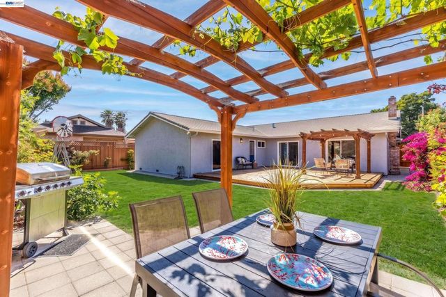 38475 Jacaranda Dr, Newark, CA 94560