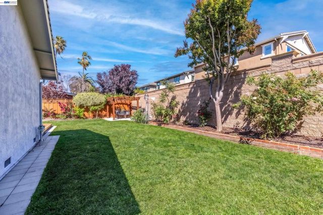 38475 Jacaranda Dr, Newark, CA 94560