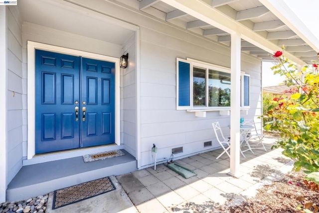 38475 Jacaranda Dr, Newark, CA 94560