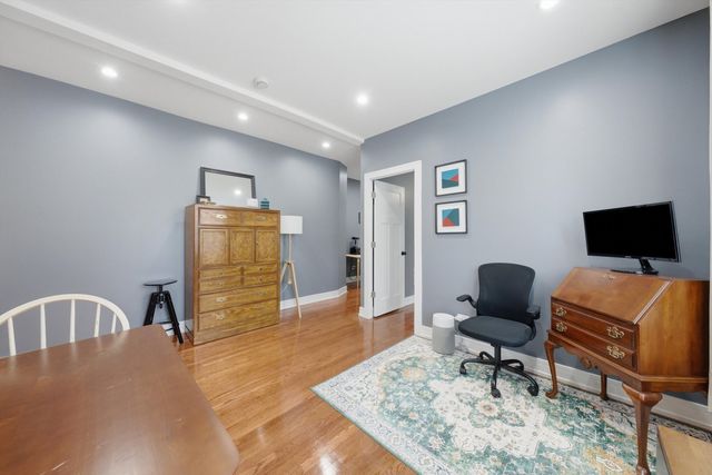 2212 E 70th Street 1B, Chicago, IL 60649