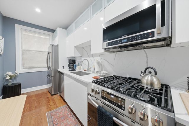 2212 E 70th Street 1B, Chicago, IL 60649