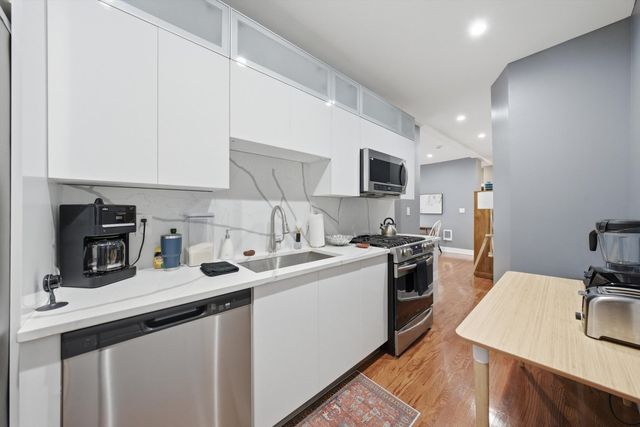 2212 E 70th Street 1B, Chicago, IL 60649