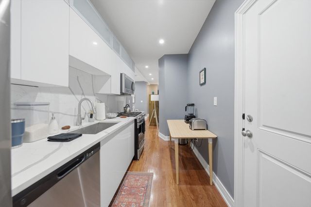 2212 E 70th Street 1B, Chicago, IL 60649