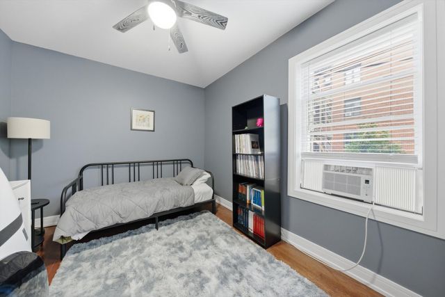 2212 E 70th Street 1B, Chicago, IL 60649