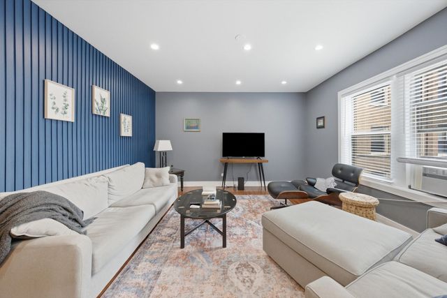 2212 E 70th Street 1B, Chicago, IL 60649
