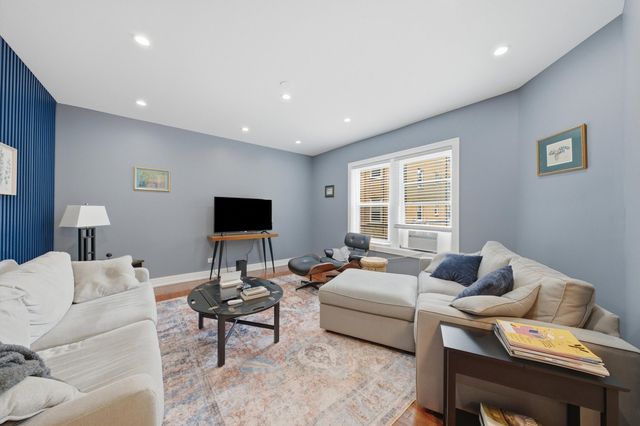 2212 E 70th Street 1B, Chicago, IL 60649