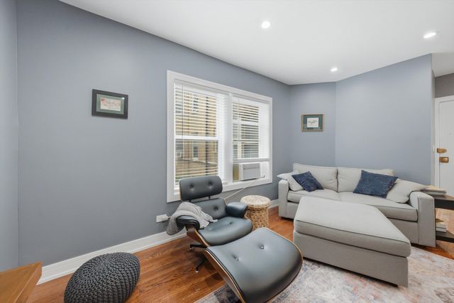 2212 E 70th Street 1B, Chicago, IL 60649