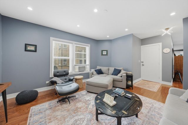 2212 E 70th Street 1B, Chicago, IL 60649
