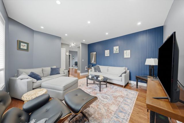 2212 E 70th Street 1B, Chicago, IL 60649