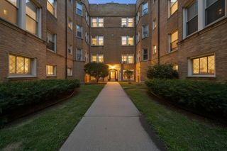 2212 E 70th Street 1B, Chicago, IL 60649