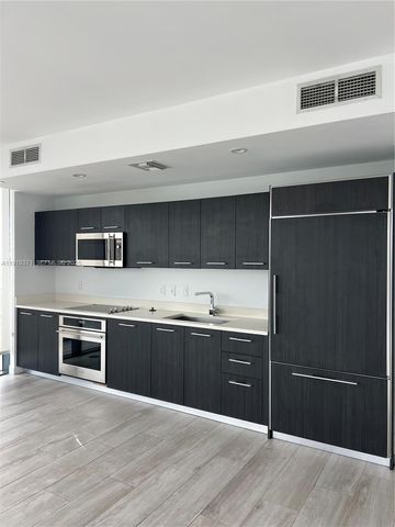 55 SW 9th St 3406, Miami, FL 33130