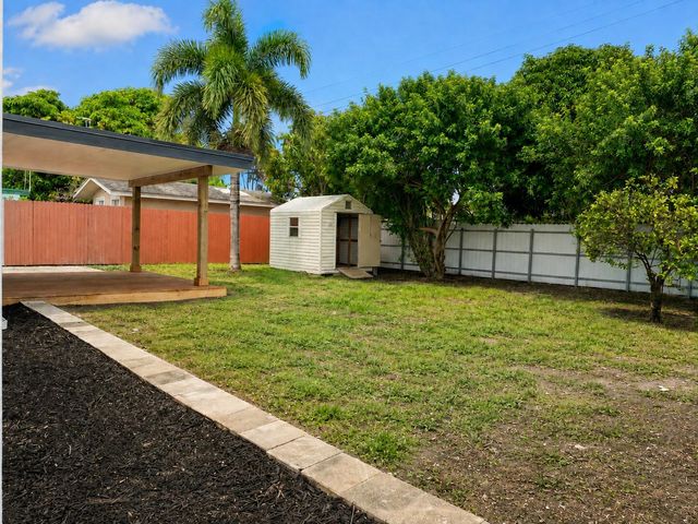 2013 Longwood Road, West Palm Beach, FL 33409