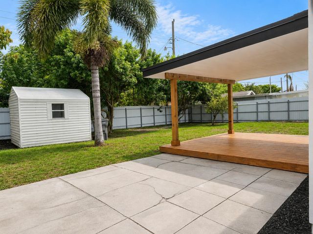 2013 Longwood Road, West Palm Beach, FL 33409