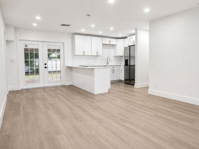 2013 Longwood Road, West Palm Beach, FL 33409