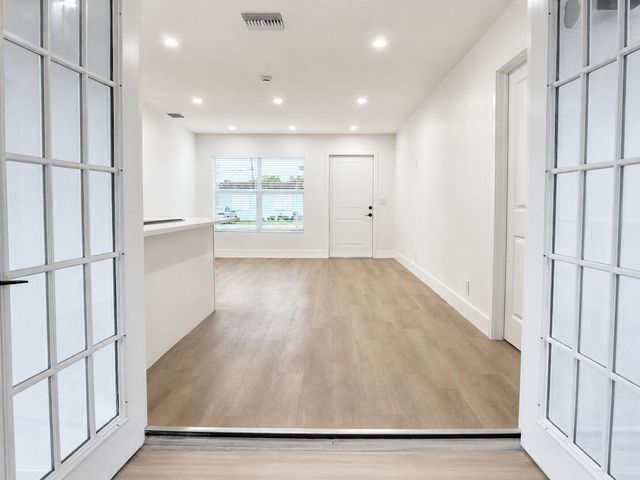 2013 Longwood Road, West Palm Beach, FL 33409