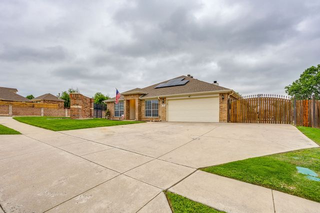 1420 Heidi Court, White Settlement, TX 76108
