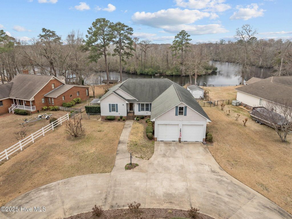 108 Arbor Drive, Washington, NC 27889