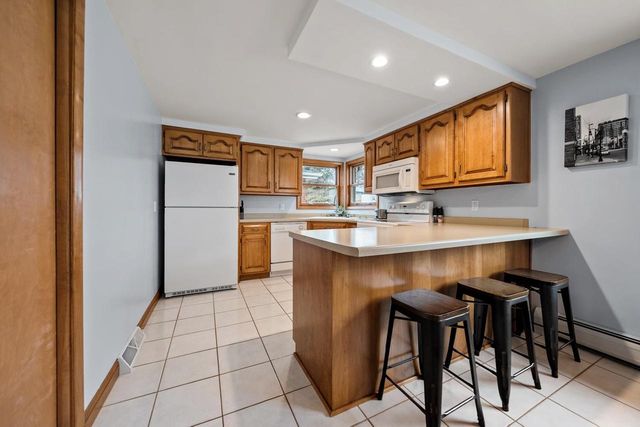 741 PARKVIEW ROAD, Green Bay, WI 54304