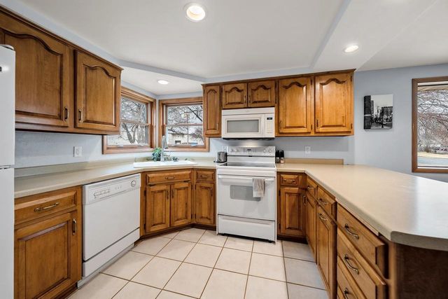 741 PARKVIEW ROAD, Green Bay, WI 54304