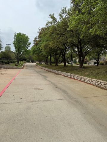 2122 Reflection Bay Drive, Arlington, TX 76013