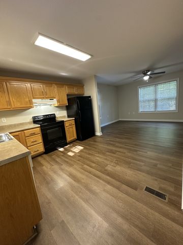 168 Inglewood Dr, Clarksville, TN 37040