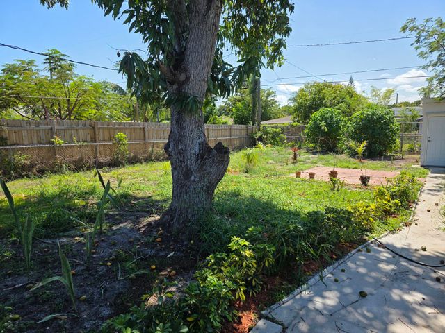 1011 S D Street, Lake Worth Beach, FL 33460