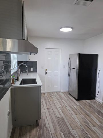 1011 S D Street, Lake Worth Beach, FL 33460