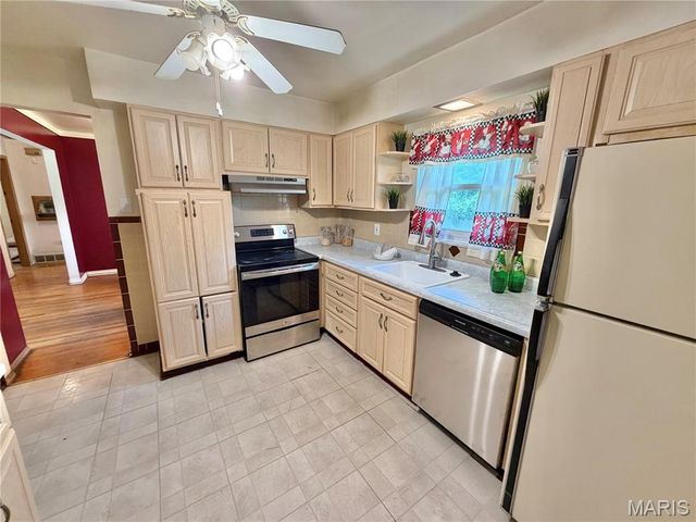 11606 Doris Drive, St Louis, MO 63138