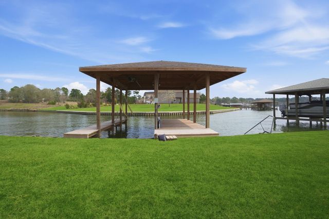 255 Peninsula Drive, Livingston, TX 77351