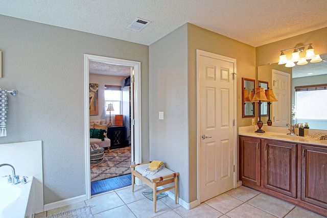 101 Paseo Vista Loop NE, Albuquerque, NM 87124