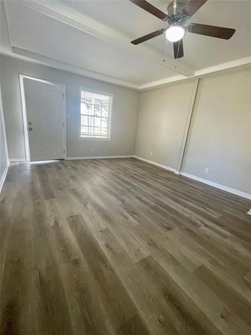 1004 S 2nd Street, La Porte, TX 77571