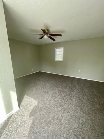 1004 S 2nd Street, La Porte, TX 77571