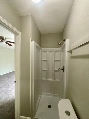 1004 S 2nd Street, La Porte, TX 77571