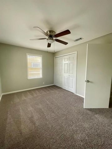 1004 S 2nd Street, La Porte, TX 77571