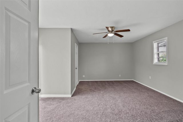 1004 S 2nd Street, La Porte, TX 77571