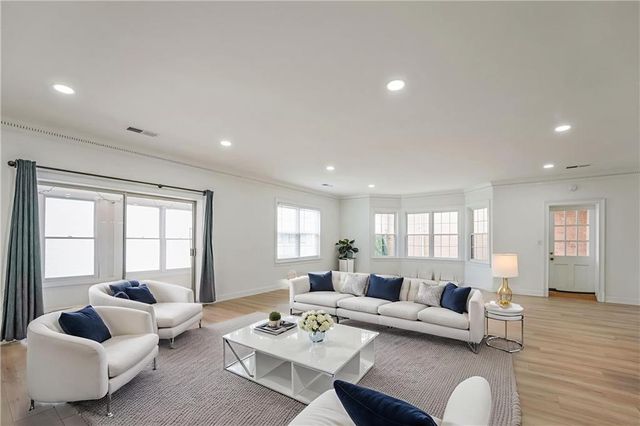 3649 Peachtree NE Road 305, Atlanta, GA 30319