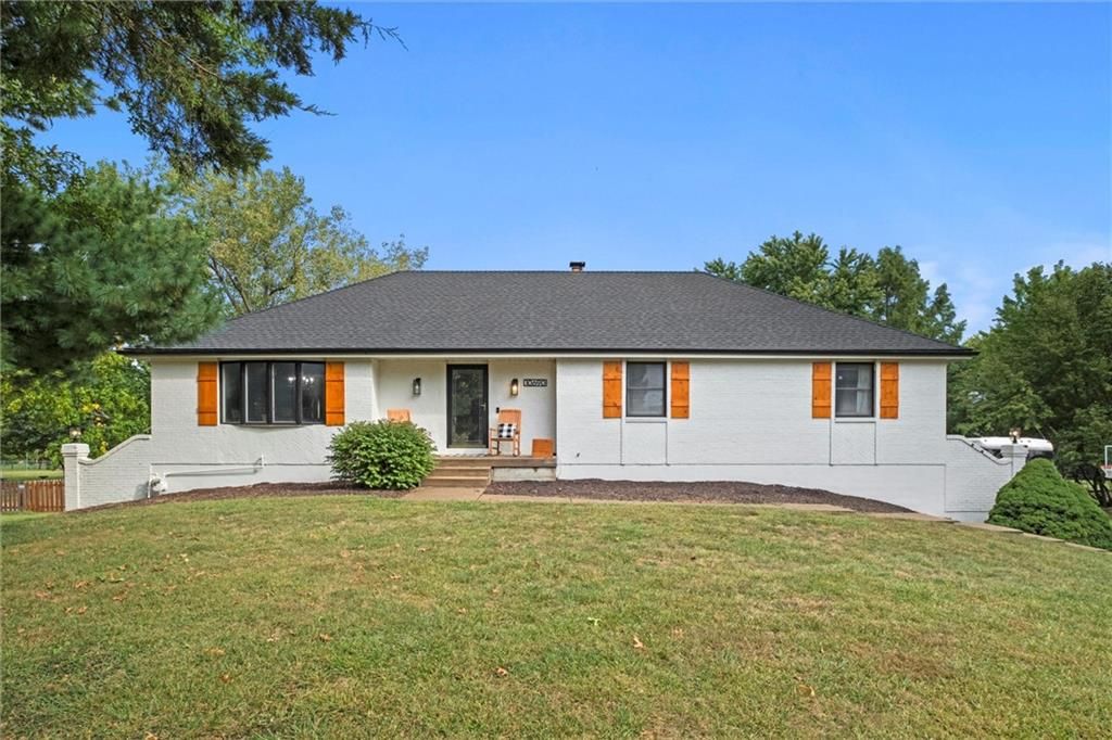 10690 W 170th Terrace, Overland Park, KS 66221