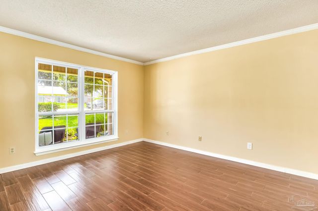 521 Quail Nest Ln, Pensacola, FL 32514